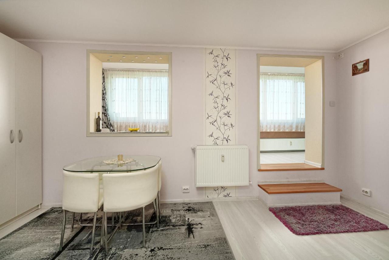 Stone Gate Apartment #1 Bukarest Exterior foto